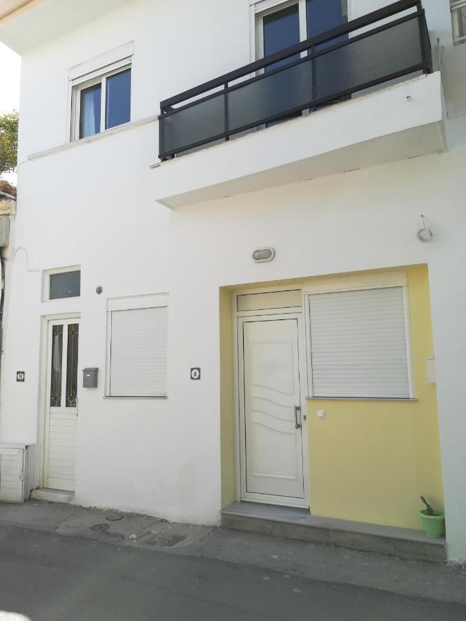 Happy Days Home Apartment Und Studio/Penthouse เอียลิซอส ภายนอก รูปภาพ