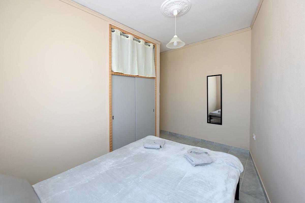 Happy Days Home Apartment Und Studio/Penthouse เอียลิซอส ภายนอก รูปภาพ