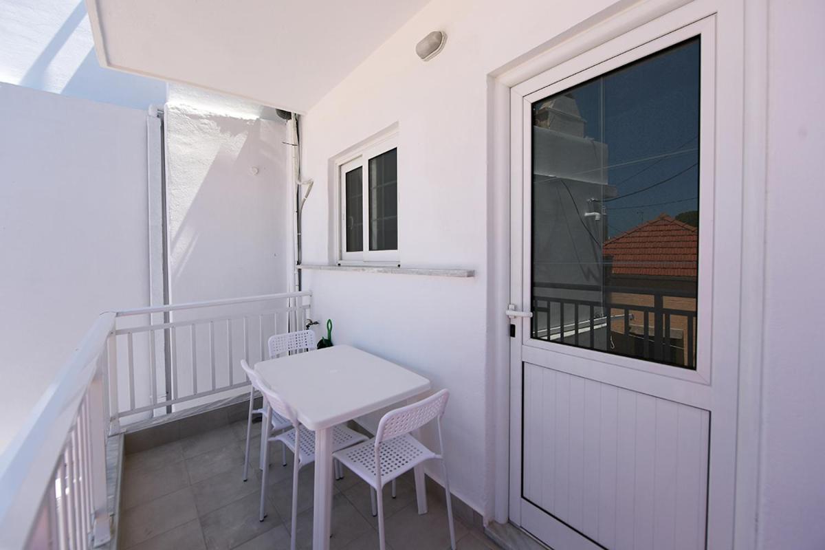 Happy Days Home Apartment Und Studio/Penthouse เอียลิซอส ภายนอก รูปภาพ