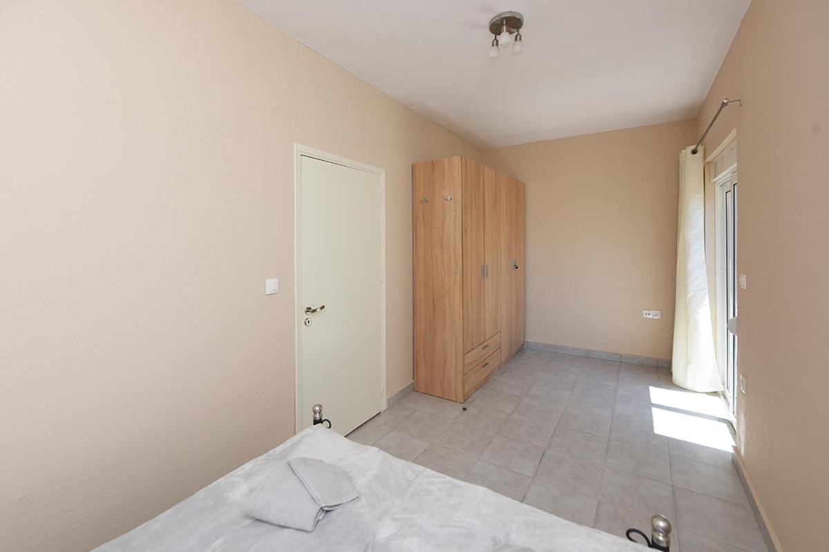 Happy Days Home Apartment Und Studio/Penthouse เอียลิซอส ภายนอก รูปภาพ