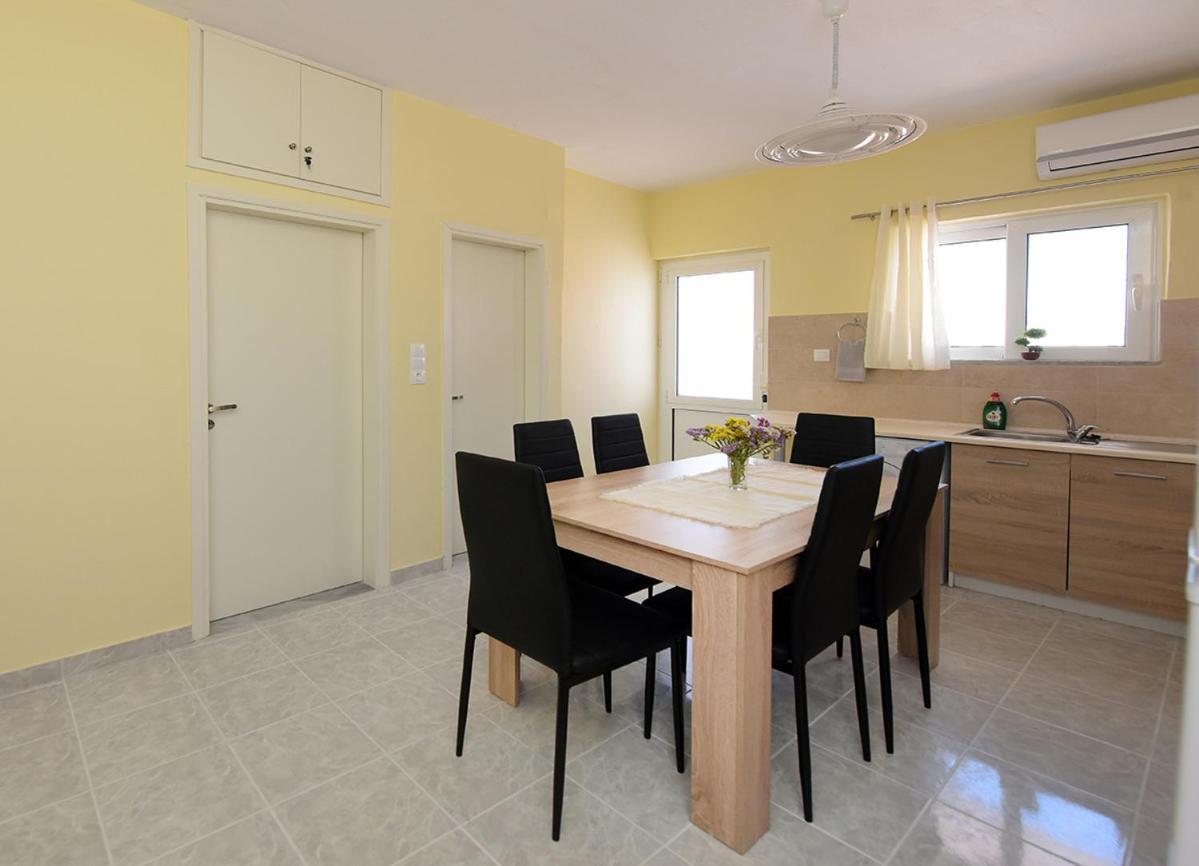 Happy Days Home Apartment Und Studio/Penthouse เอียลิซอส ภายนอก รูปภาพ