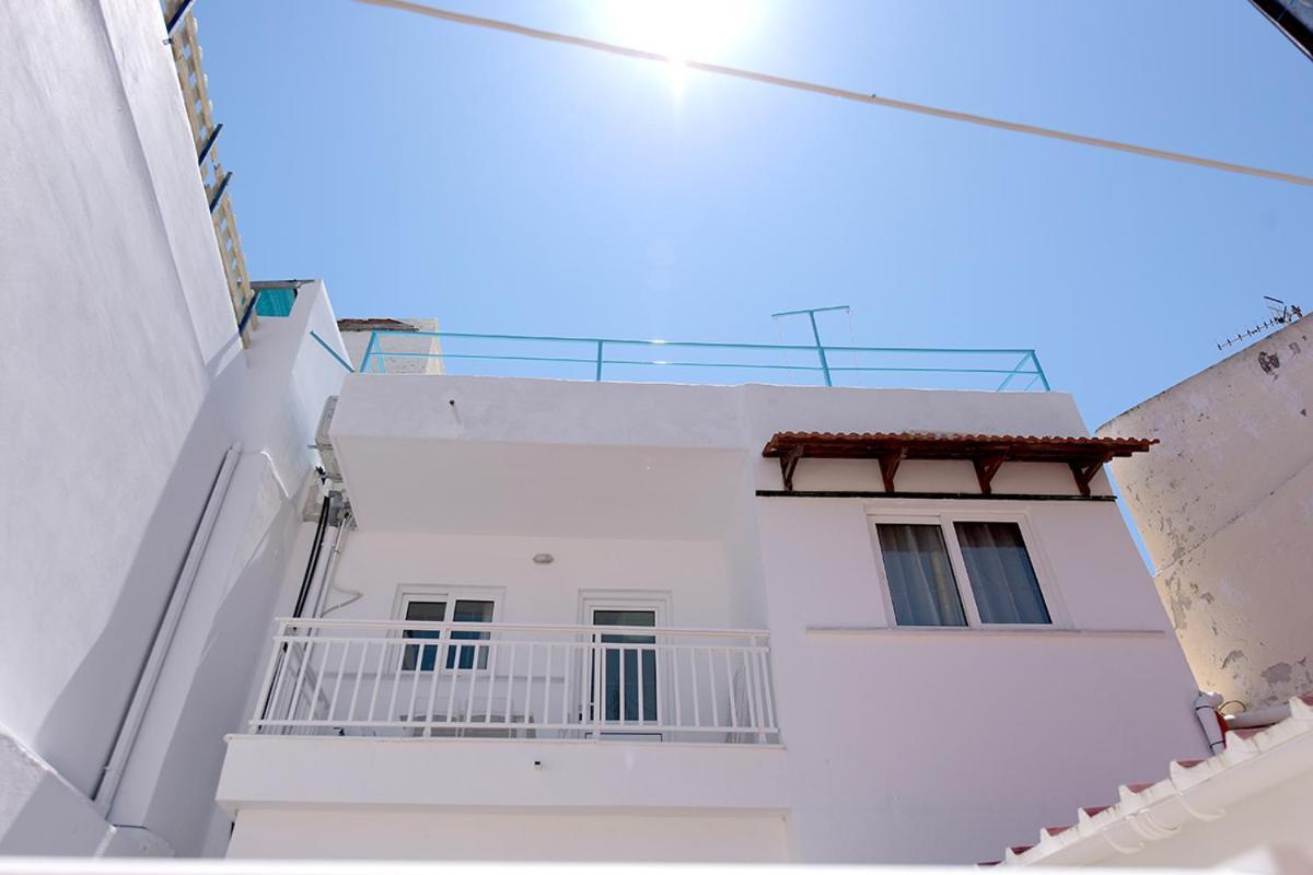 Happy Days Home Apartment Und Studio/Penthouse เอียลิซอส ภายนอก รูปภาพ