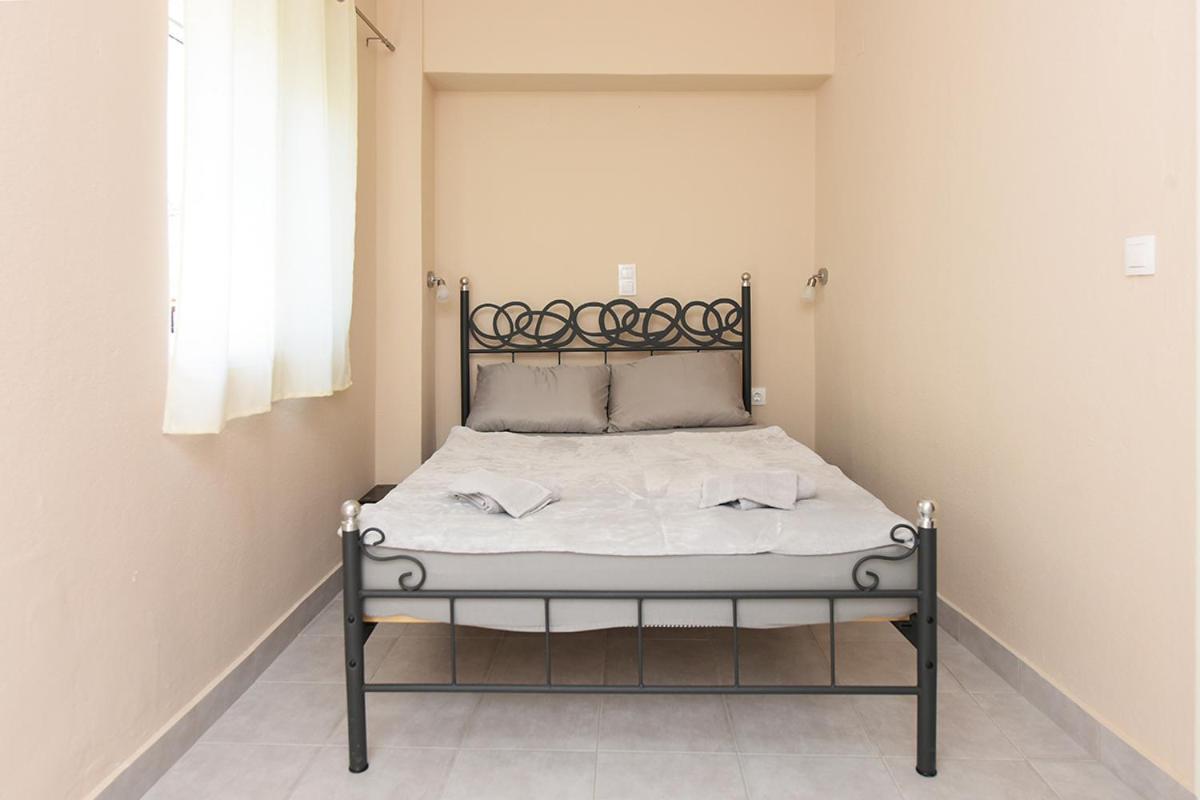 Happy Days Home Apartment Und Studio/Penthouse เอียลิซอส ภายนอก รูปภาพ