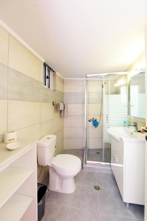 Happy Days Home Apartment Und Studio/Penthouse เอียลิซอส ภายนอก รูปภาพ